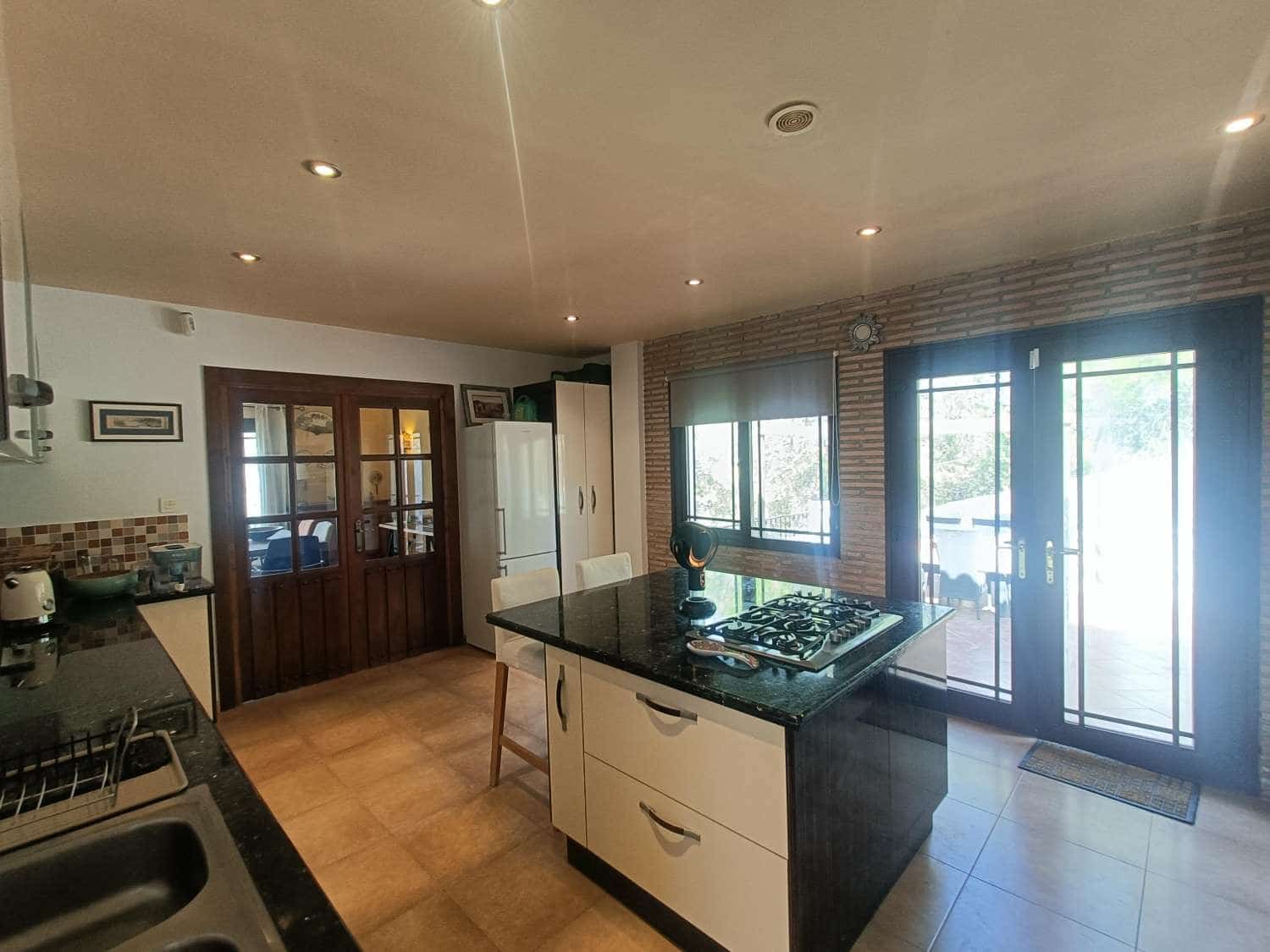 4 slaapkamer Finca/Landhuis te koop in Montefrio met zwembad garage - € 450.000 (Ref: 10066977)