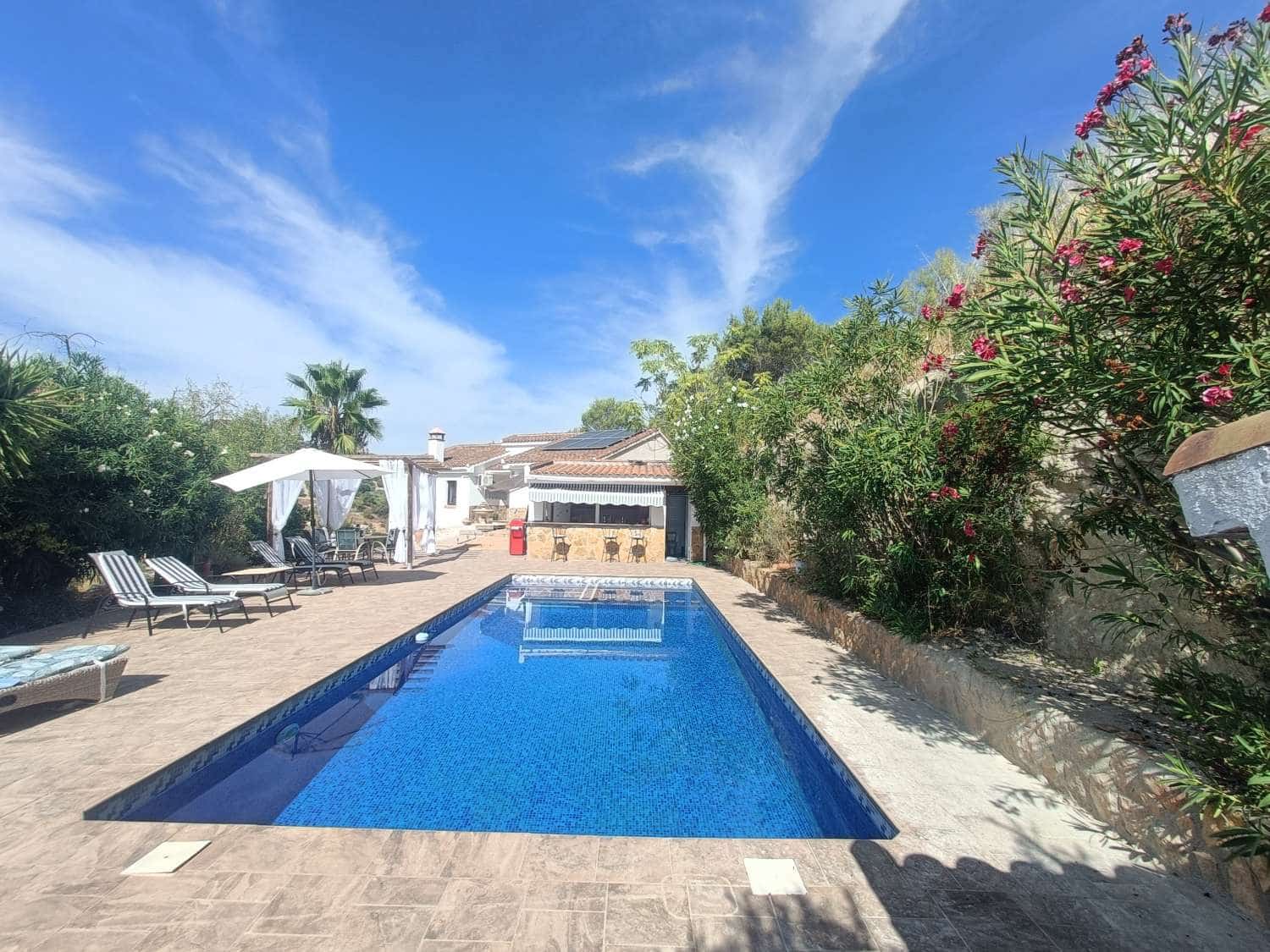 4 slaapkamer Finca/Landhuis te koop in Montefrio met zwembad garage - € 450.000 (Ref: 10066977)