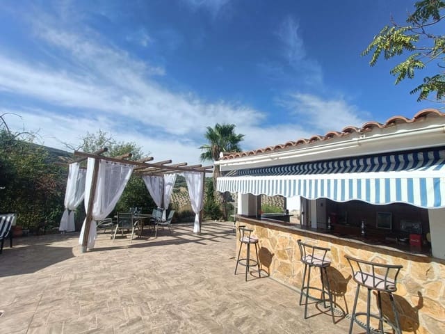 4 slaapkamer Finca/Landhuis te koop in Montefrío met zwembad garage - € 450.000 (Ref: 10066977)