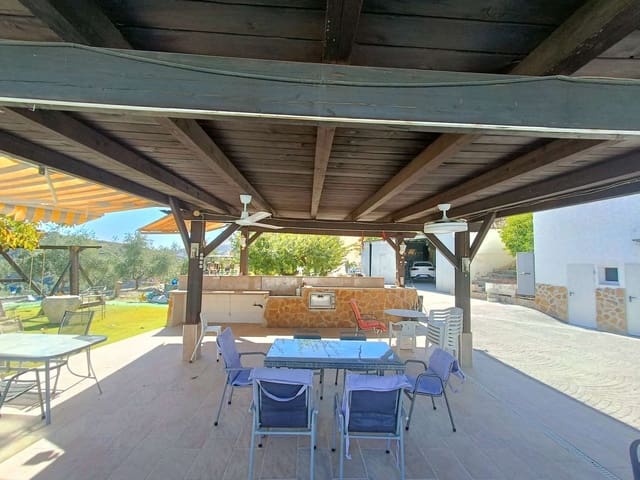 9 Zimmer Finca/Landgut zu verkaufen in Loja mit Pool Garage - 650.000 € (Ref: 10145718)