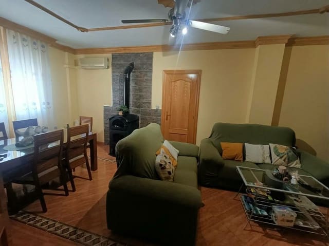 Casa de 3 habitaciones en Illora en venta con piscina garaje - 179.900 € (Ref: 10164090)