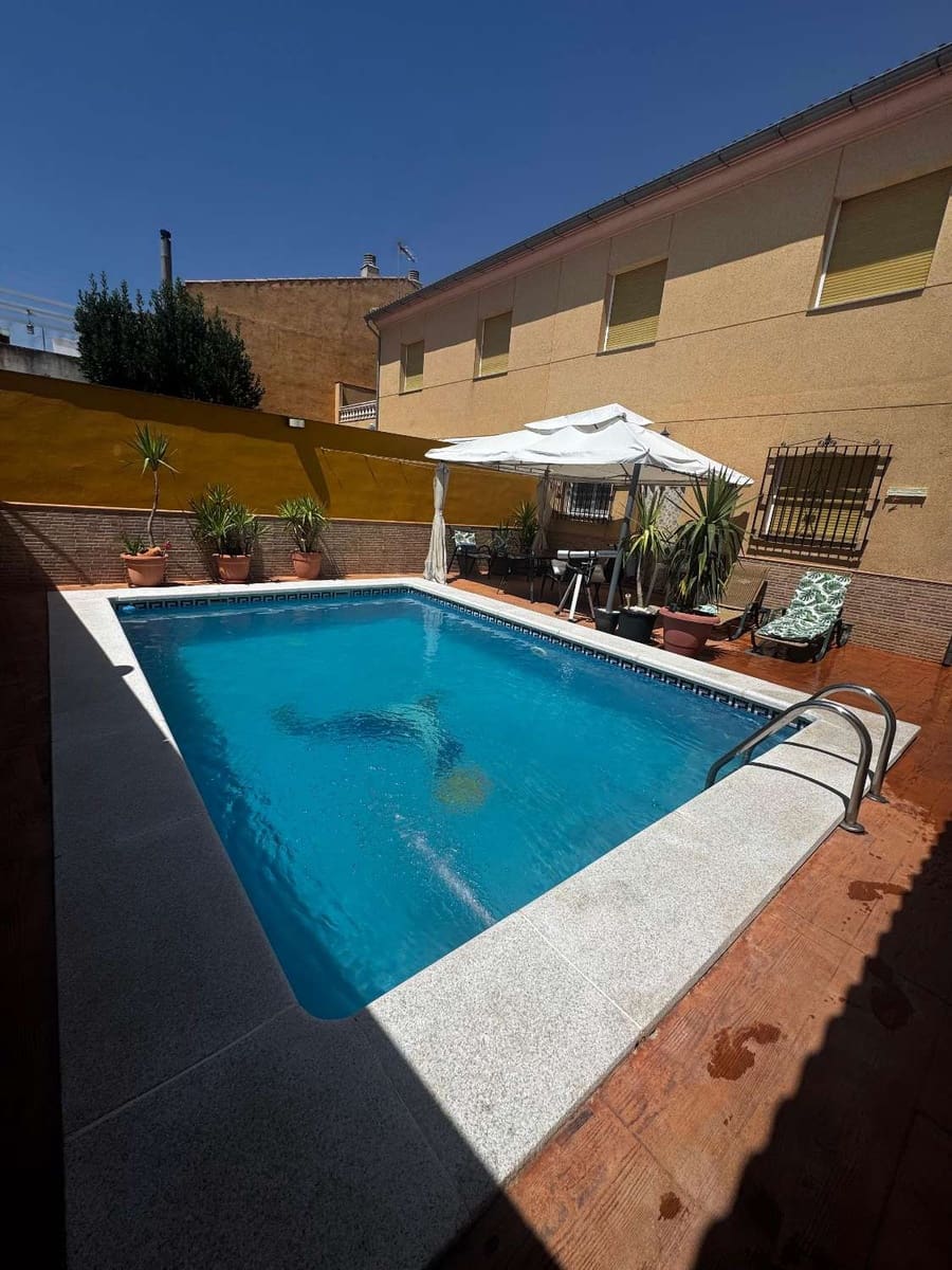 Casa de 3 habitaciones en Illora en venta con piscina garaje - 179.900 € (Ref: 10164090)