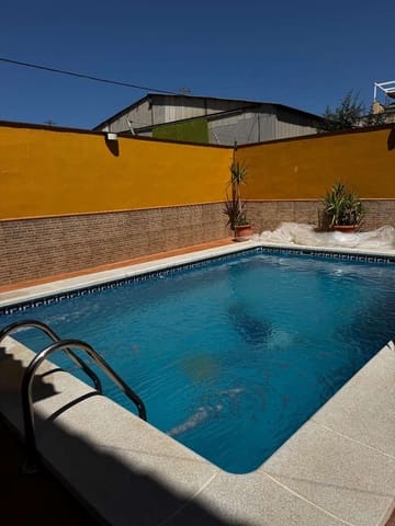 Casa de 3 habitaciones en Illora en venta con piscina garaje - 179.900 € (Ref: 10164090)
