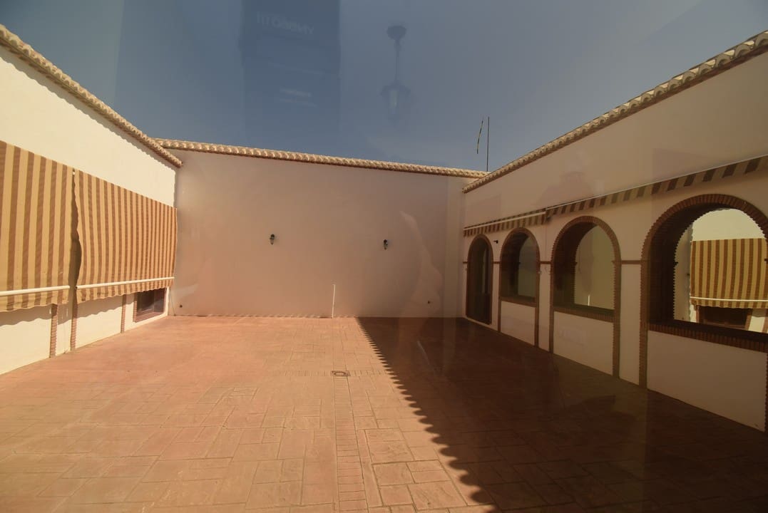 4 soveværelse Finca/Landehus til salg i Loja - € 990.000 (Ref: 7320635)