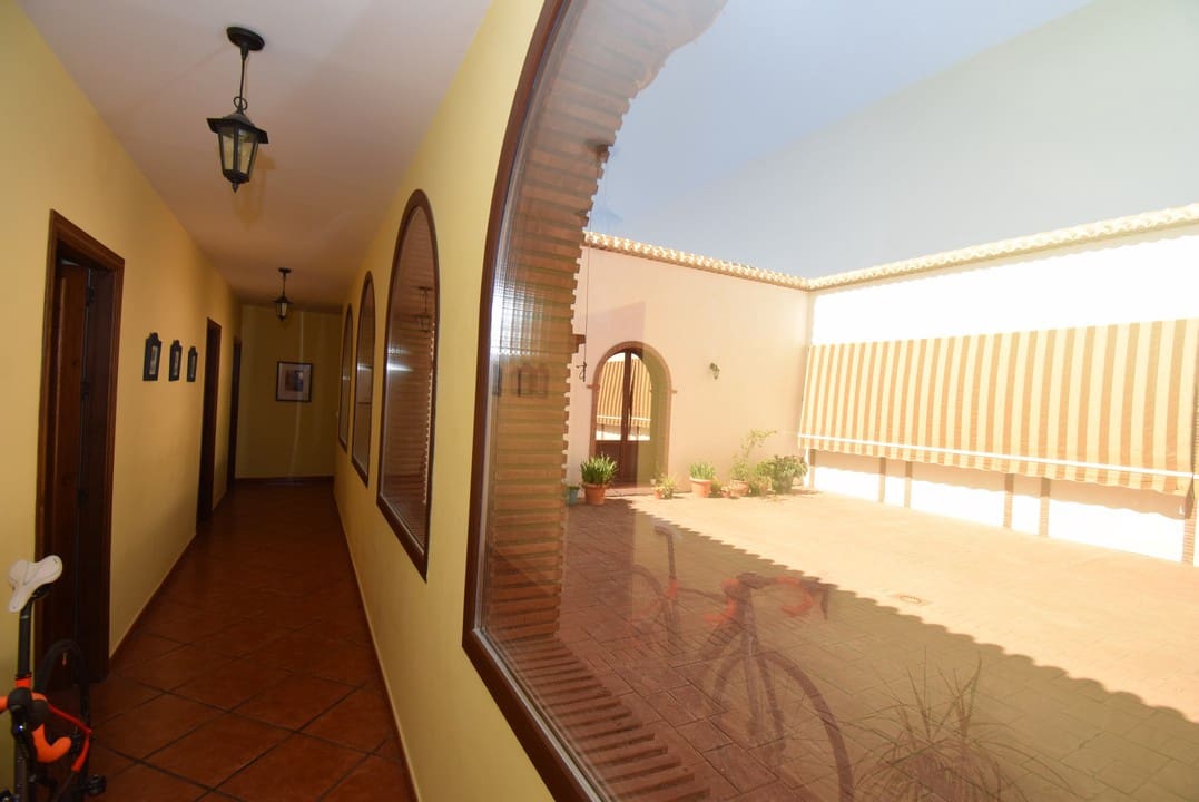 4 soveværelse Finca/Landehus til salg i Loja - € 990.000 (Ref: 7320635)