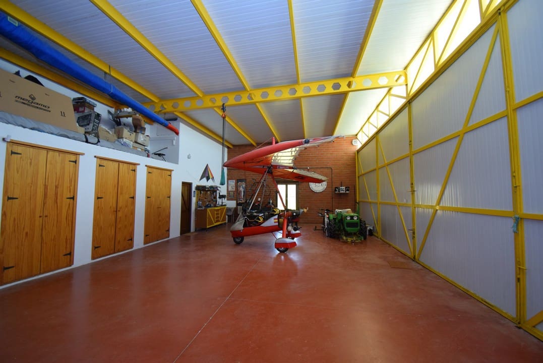 4 soveværelse Finca/Landehus til salg i Loja - € 990.000 (Ref: 7320635)