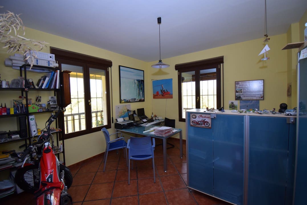 4 soveværelse Finca/Landehus til salg i Loja - € 990.000 (Ref: 7320635)