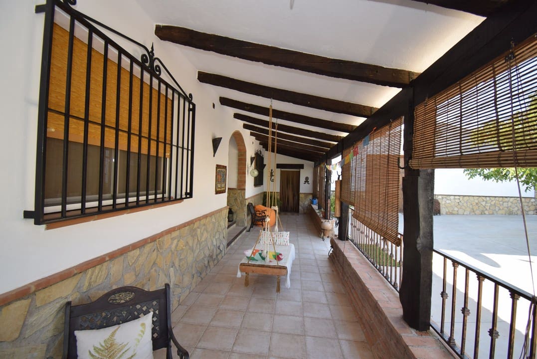 3 soveværelse Finca/Landehus til salg i Moraleda de Zafayona med swimmingpool - € 530.000 (Ref: 7320639)