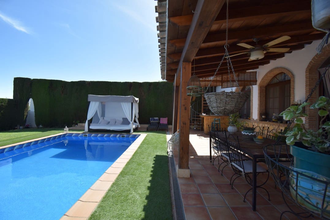 3 soveværelse Finca/Landehus til salg i Moraleda de Zafayona med swimmingpool - € 530.000 (Ref: 7320639)