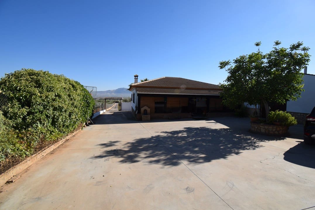 3 soveværelse Finca/Landehus til salg i Moraleda de Zafayona med swimmingpool - € 530.000 (Ref: 7320639)