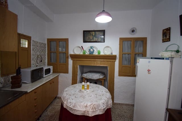 4 makuuhuone Omakotitalo myytävänä paikassa Zagra - 55 000 € (Ref: 7320644)