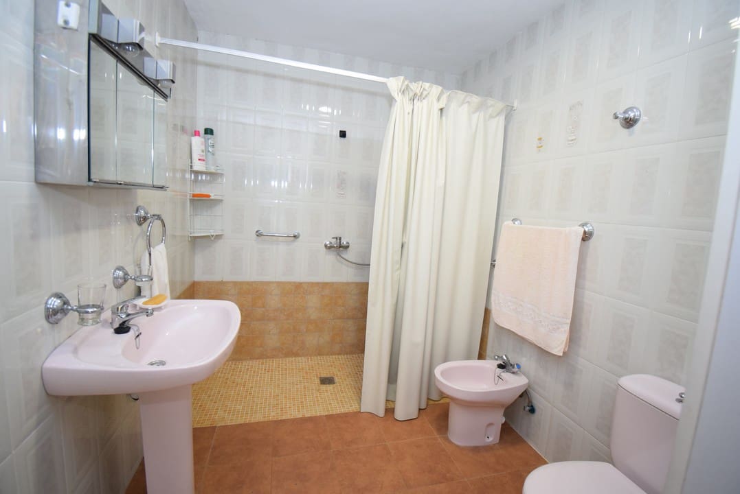 4 soveværelse Byhus til salg i Zagra - € 55.000 (Ref: 7320644)