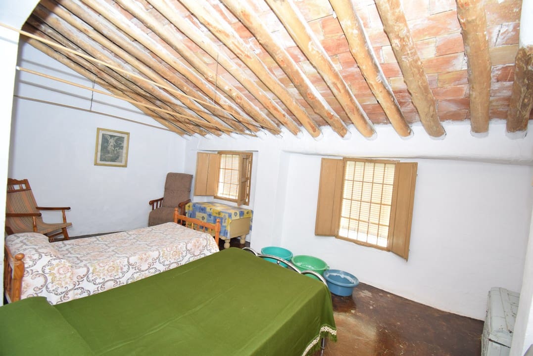 4 soveværelse Byhus til salg i Zagra - € 55.000 (Ref: 7320644)