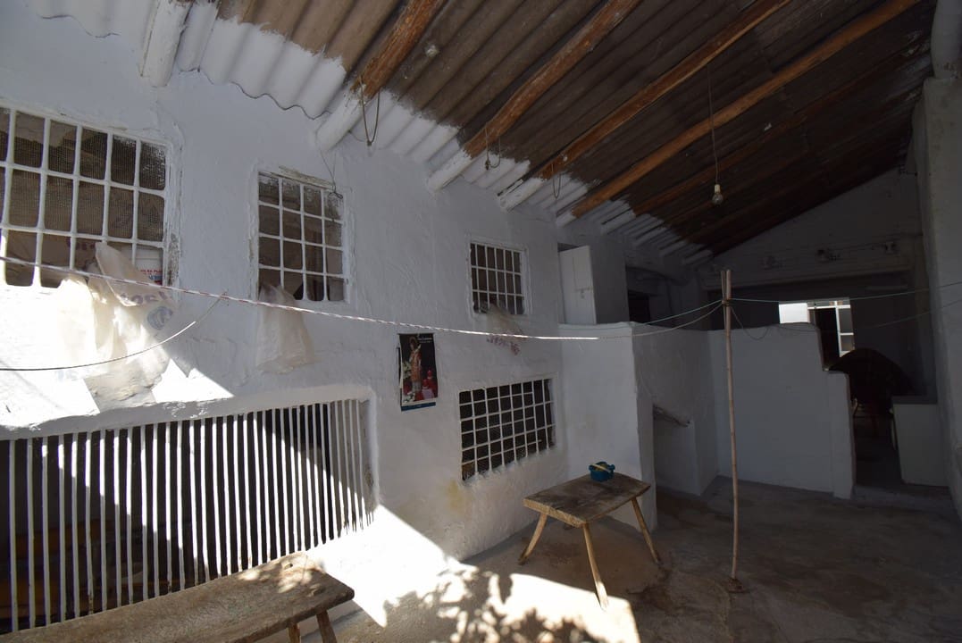 4 soveværelse Byhus til salg i Zagra - € 55.000 (Ref: 7320644)