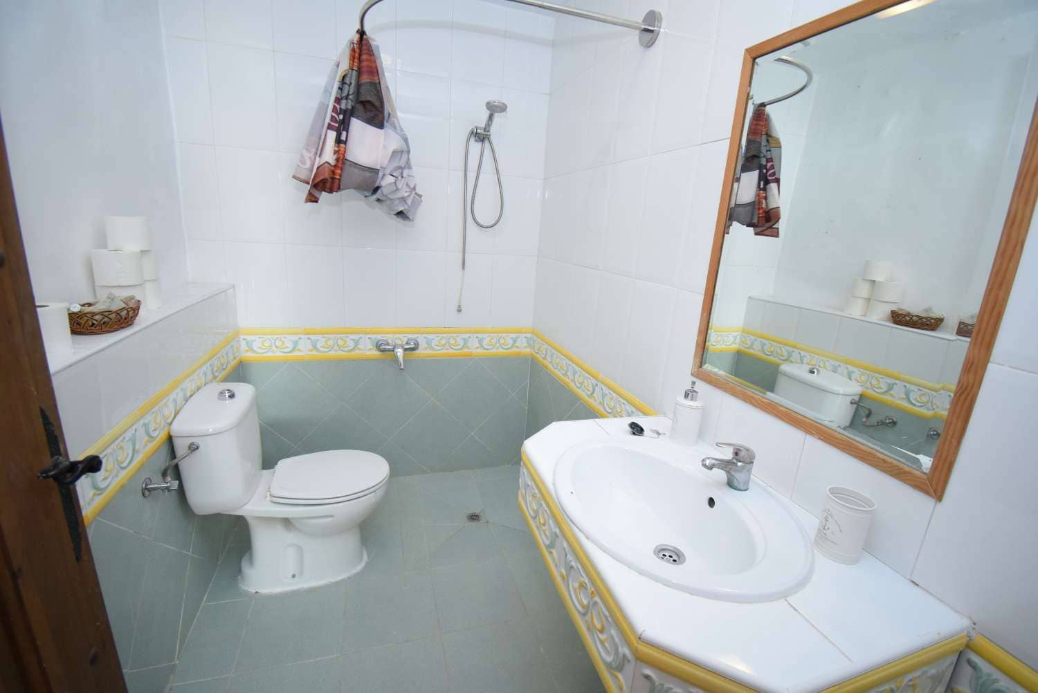 7 soveværelse Finca/Landehus til salg i Montefrio med swimmingpool - € 295.000 (Ref: 7531827)