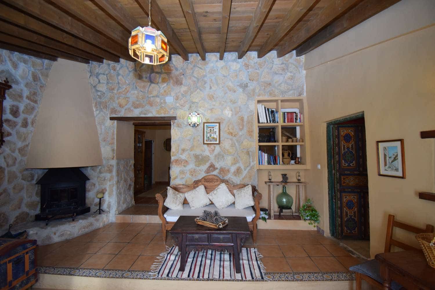 7 soveværelse Finca/Landehus til salg i Montefrio med swimmingpool - € 295.000 (Ref: 7531827)