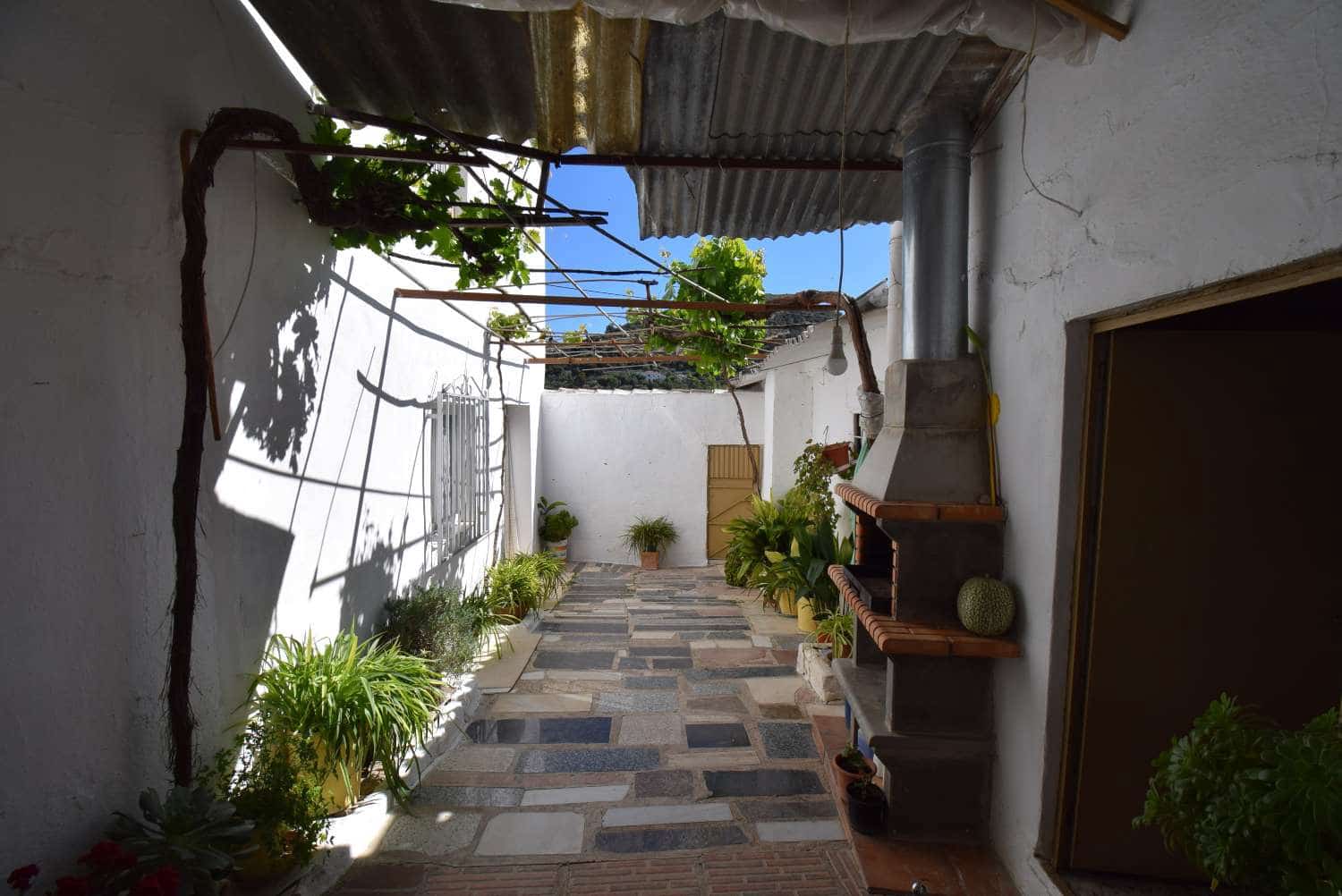 4 soveværelse Finca/Landehus til salg i Loja med garage - € 118.000 (Ref: 7537605)