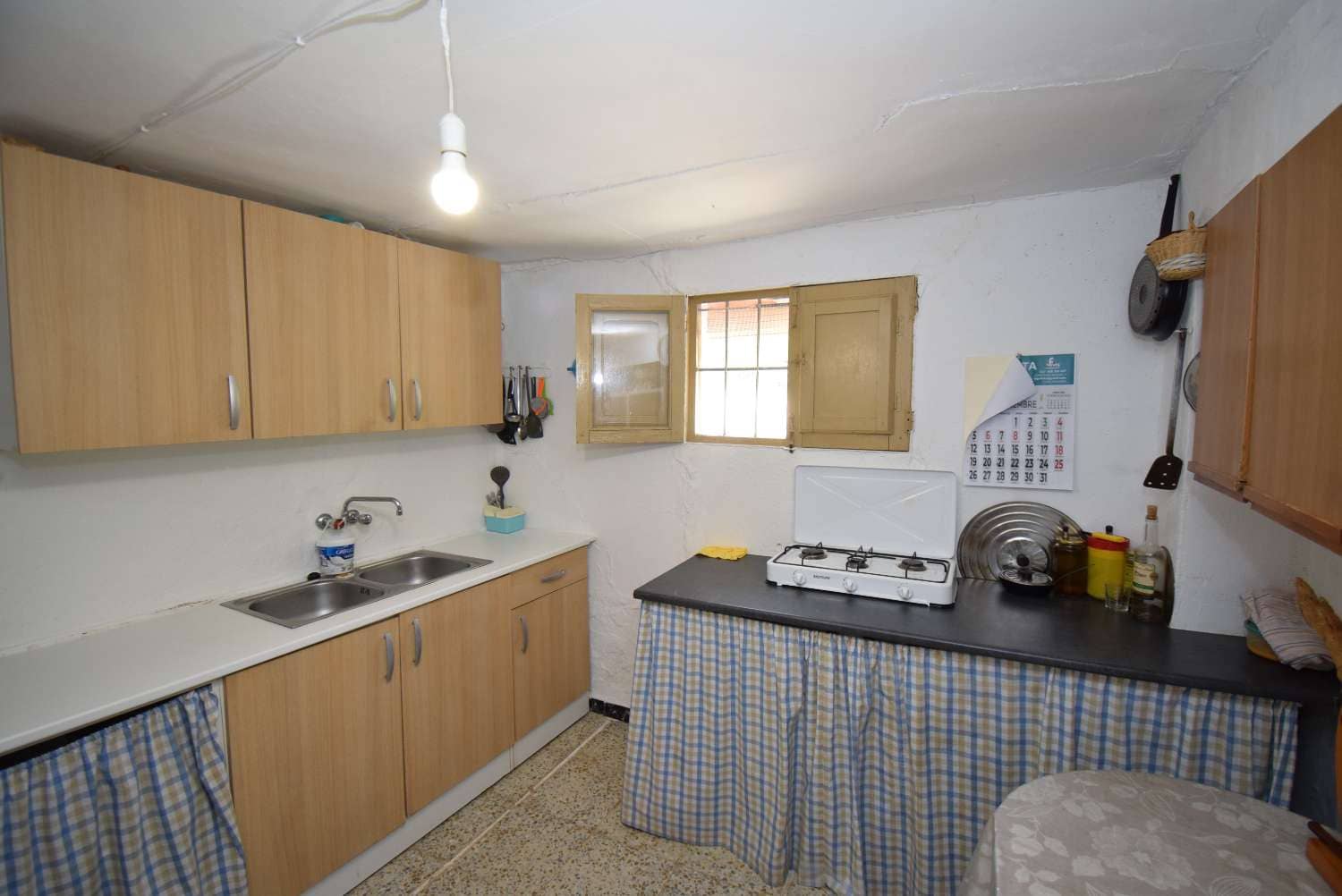 4 soveværelse Finca/Landehus til salg i Loja med garage - € 118.000 (Ref: 7537605)