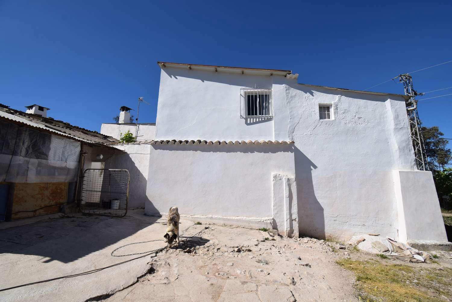 4 soveværelse Finca/Landehus til salg i Loja med garage - € 118.000 (Ref: 7537605)