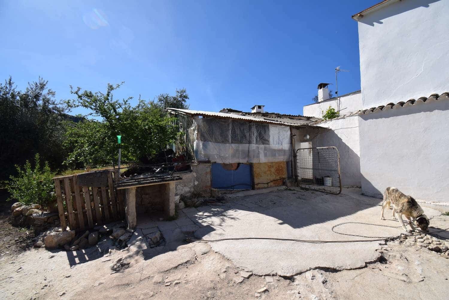 4 soveværelse Finca/Landehus til salg i Loja med garage - € 118.000 (Ref: 7537605)