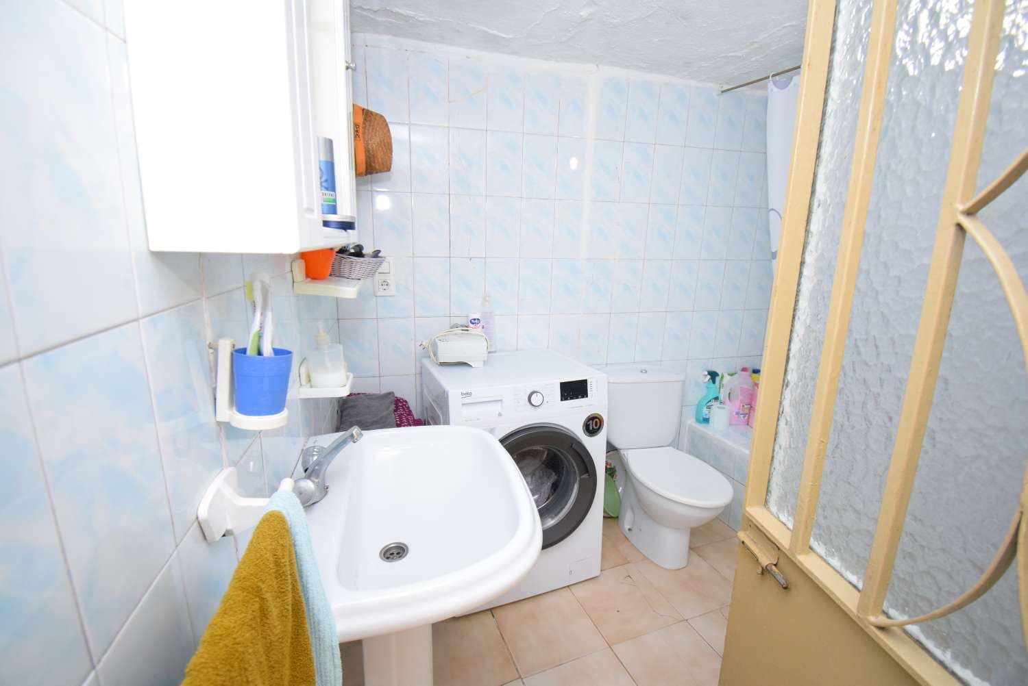 4 soveværelse Finca/Landehus til salg i Loja med garage - € 118.000 (Ref: 7537605)