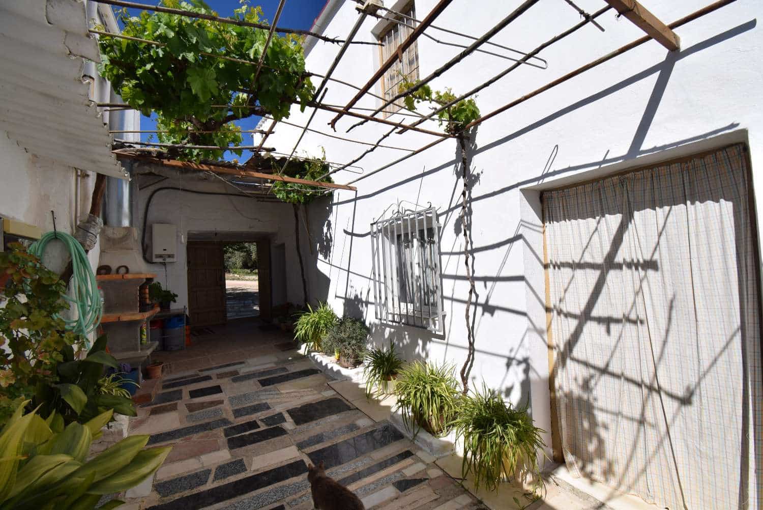 4 soveværelse Finca/Landehus til salg i Loja med garage - € 118.000 (Ref: 7537605)