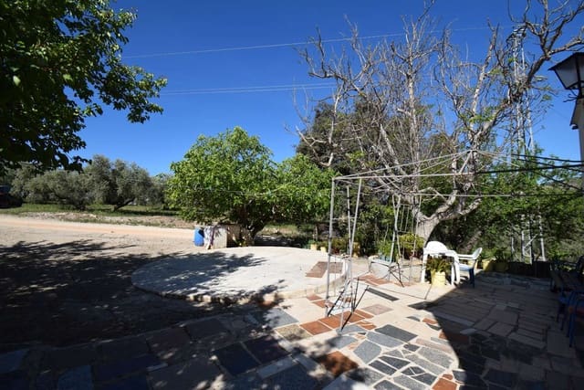 4 soveværelse Finca/Landehus til salg i Loja med garage - € 118.000 (Ref: 7537605)