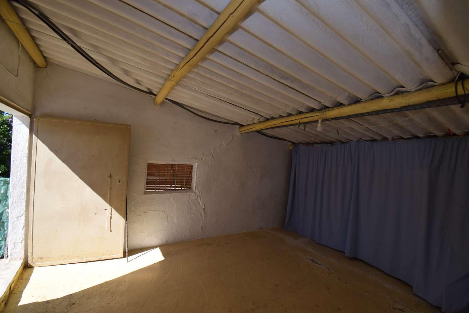 4 soveværelse Finca/Landehus til salg i Loja med garage - € 118.000 (Ref: 7537605)