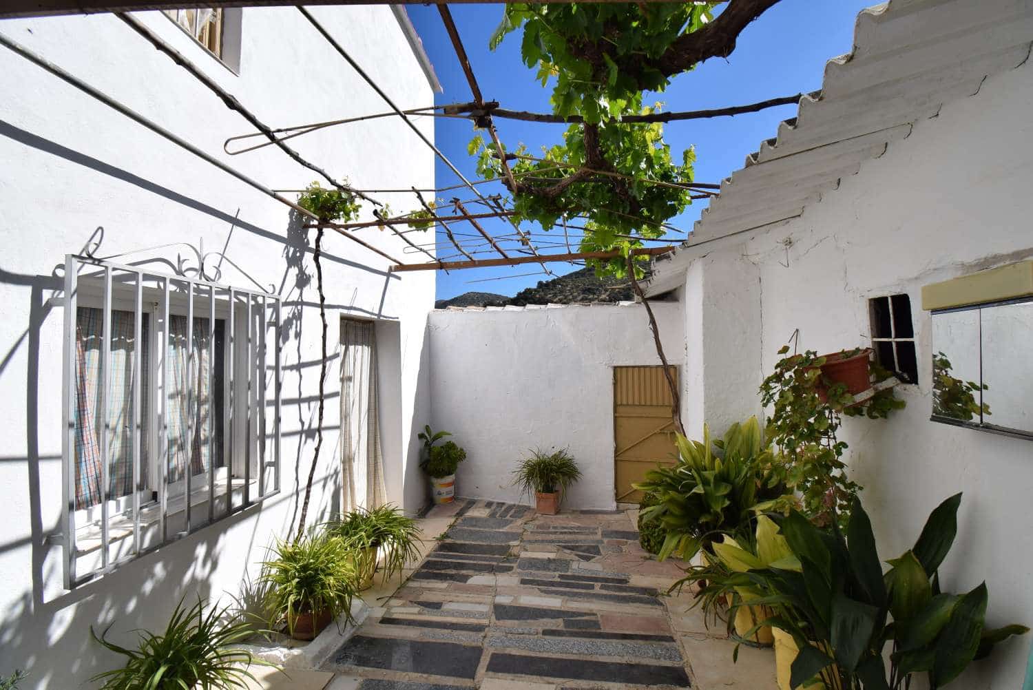 4 soveværelse Finca/Landehus til salg i Loja med garage - € 118.000 (Ref: 7537605)