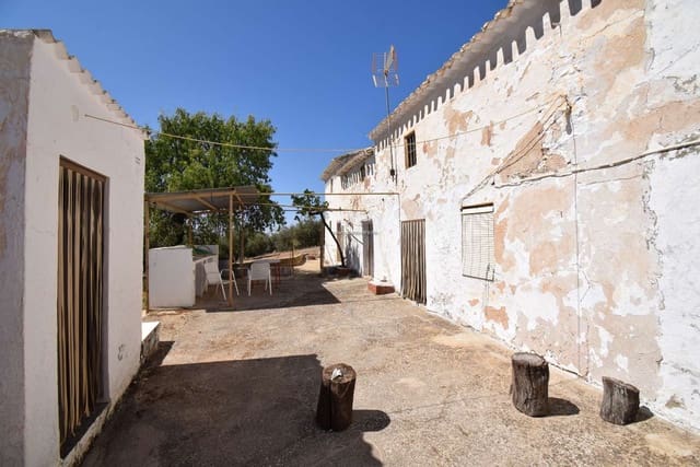 4 soverom Finca/Herregård til salgs i Algarinejo med garasje - € 75 000 (Ref: 7760462)