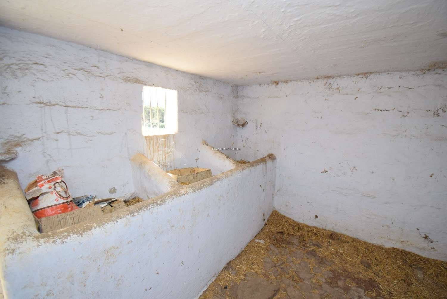 4 soverom Finca/Herregård til salgs i Algarinejo med garasje - € 75 000 (Ref: 7760462)