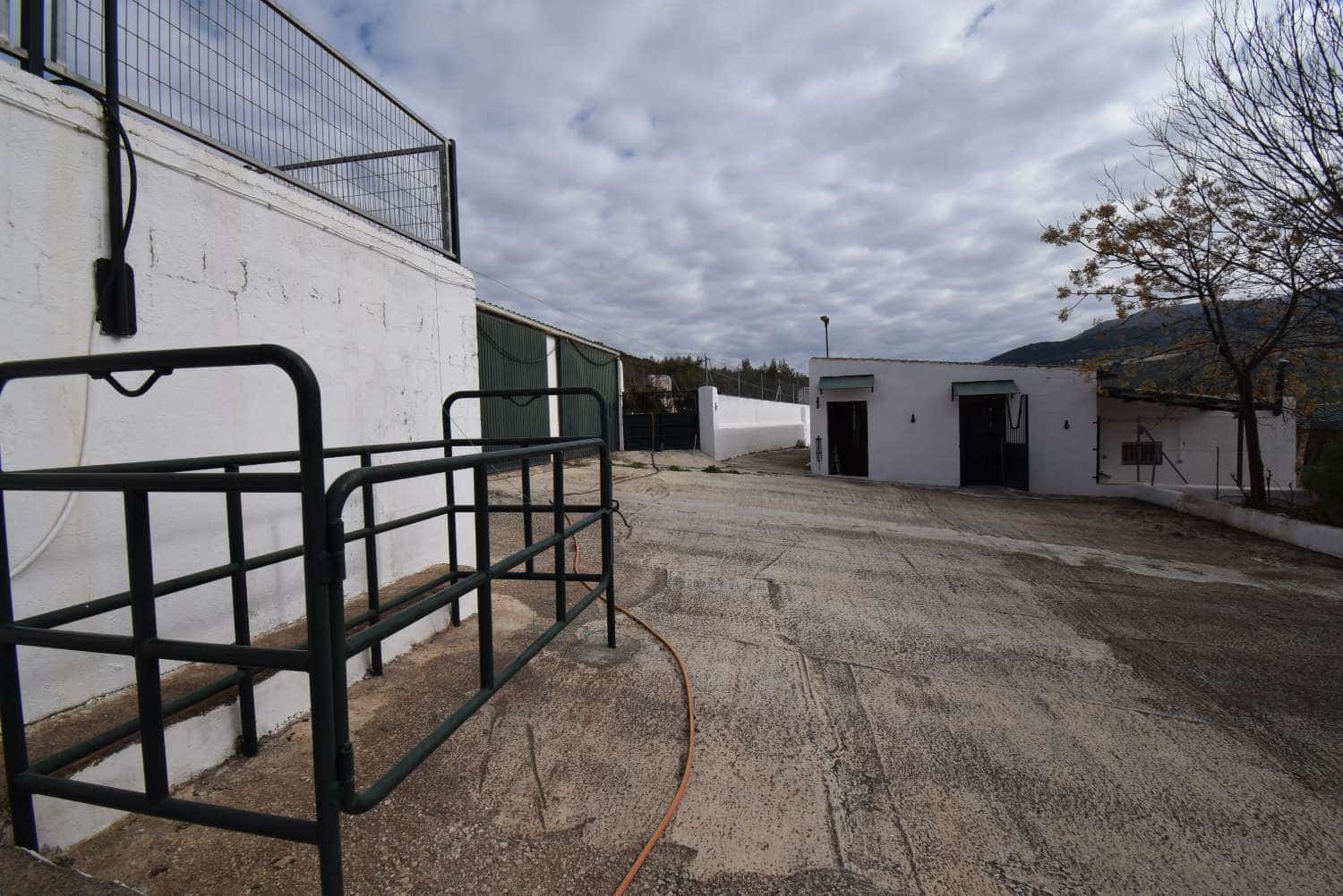 6 soveværelse Finca/Landehus til salg i Montefrio med swimmingpool - € 649.000 (Ref: 7857976)