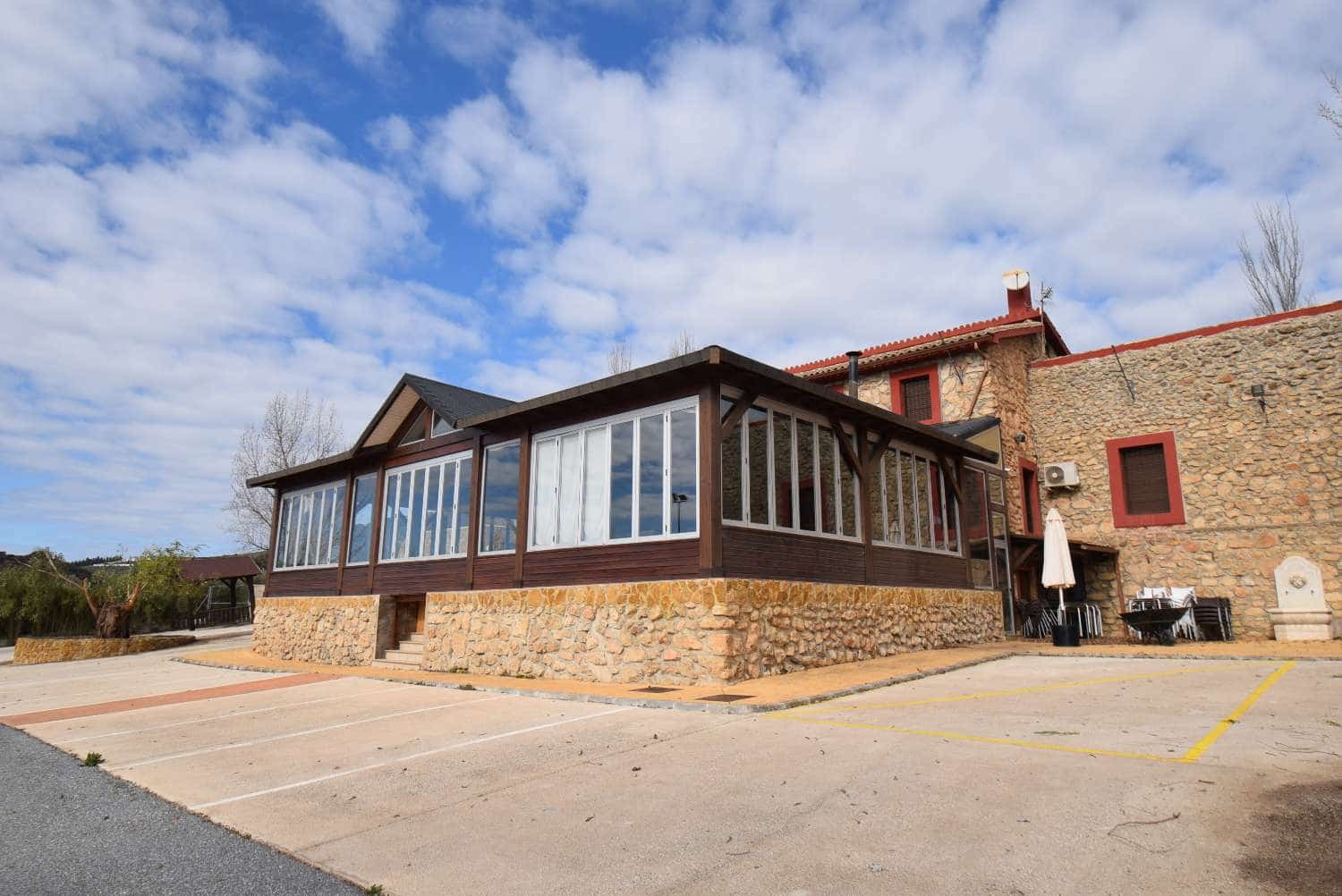 6 soveværelse Finca/Landehus til salg i Montefrio med swimmingpool - € 649.000 (Ref: 7857976)