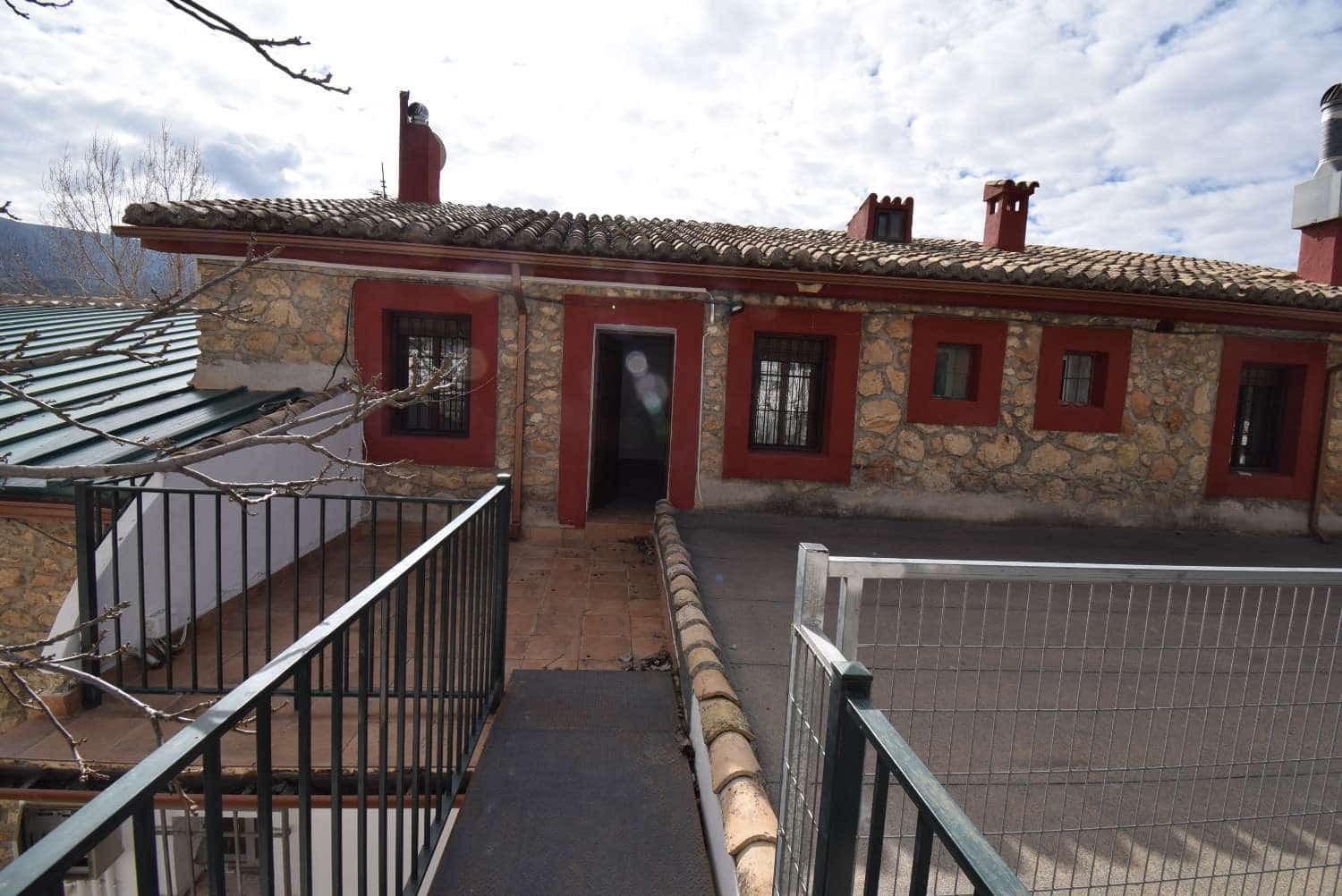 6 soveværelse Finca/Landehus til salg i Montefrio med swimmingpool - € 649.000 (Ref: 7857976)