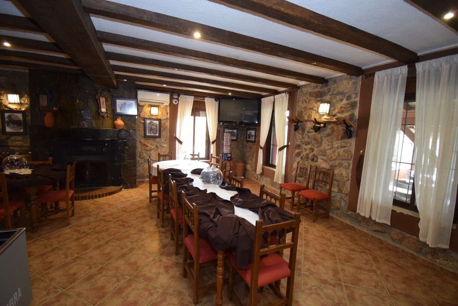 6 soveværelse Finca/Landehus til salg i Montefrio med swimmingpool - € 649.000 (Ref: 7857976)