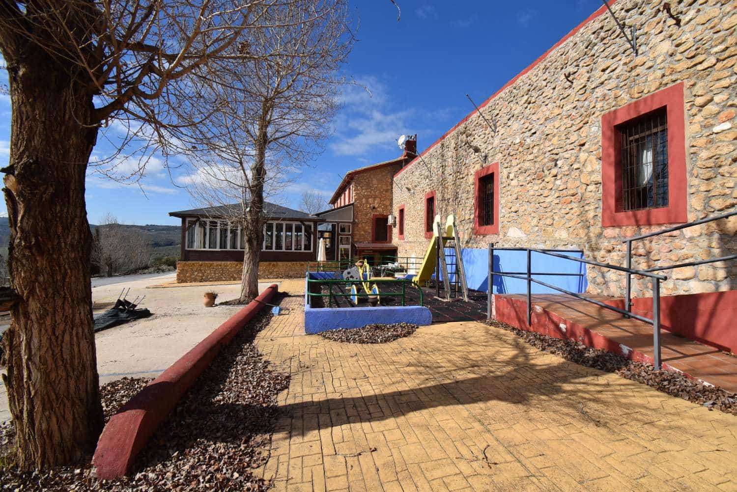 6 soveværelse Finca/Landehus til salg i Montefrio med swimmingpool - € 649.000 (Ref: 7857976)