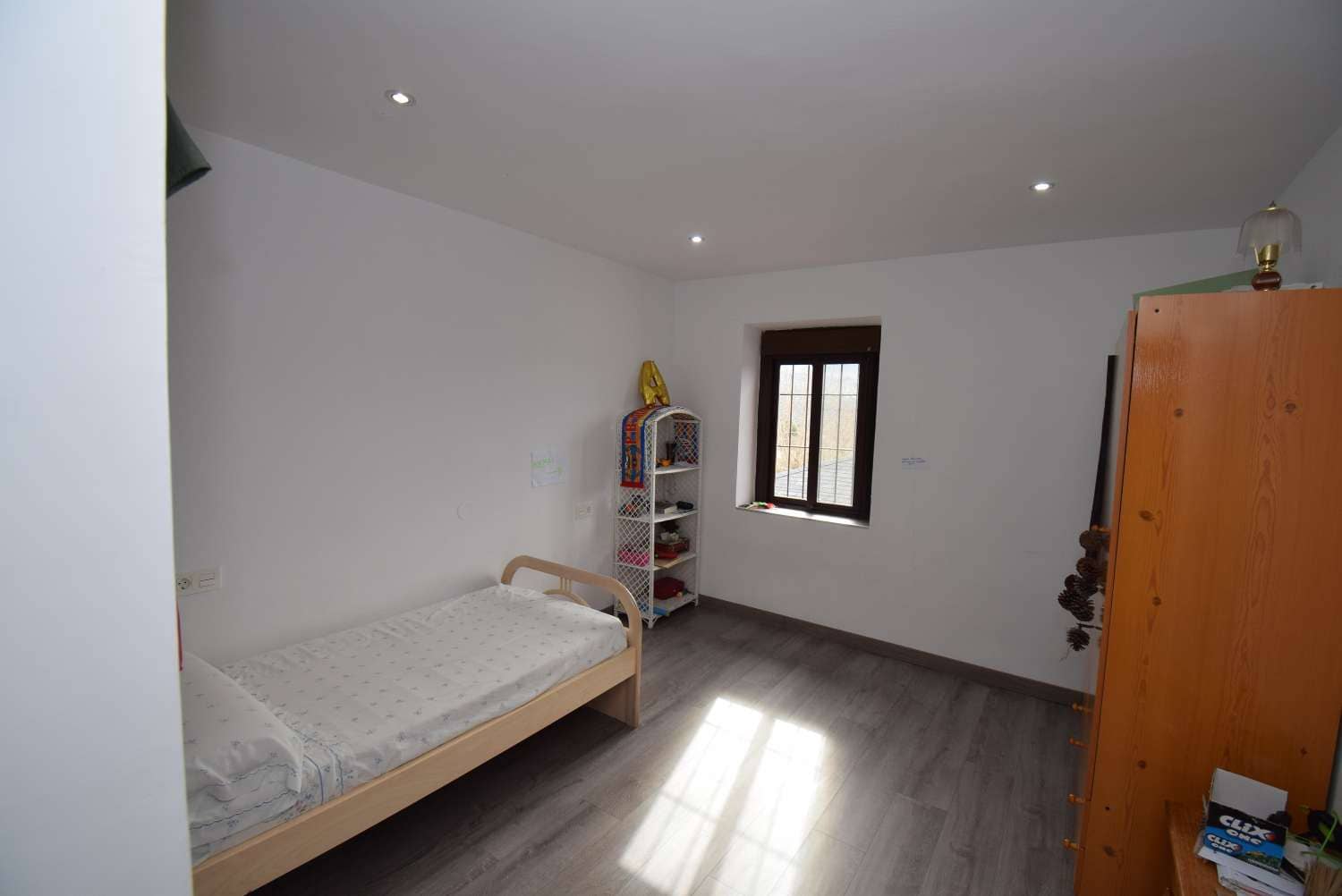 6 soveværelse Finca/Landehus til salg i Montefrio med swimmingpool - € 649.000 (Ref: 7857976)