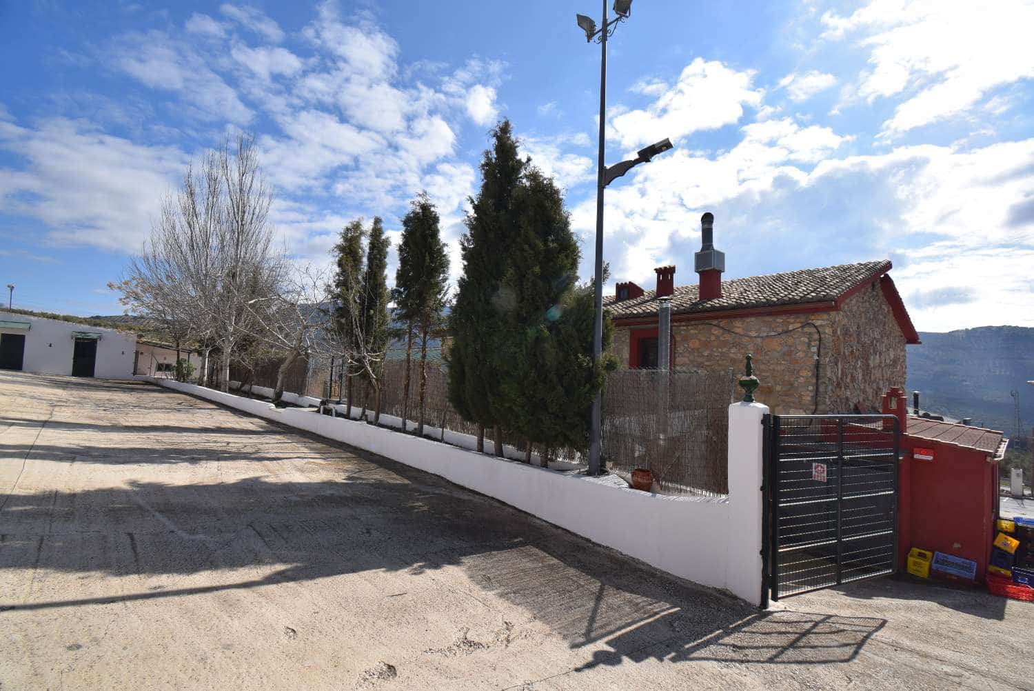 6 soveværelse Finca/Landehus til salg i Montefrio med swimmingpool - € 649.000 (Ref: 7857976)