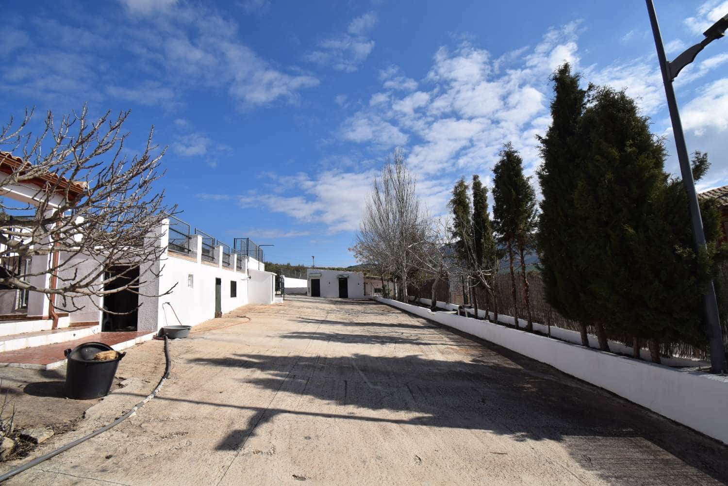 6 soveværelse Finca/Landehus til salg i Montefrio med swimmingpool - € 649.000 (Ref: 7857976)