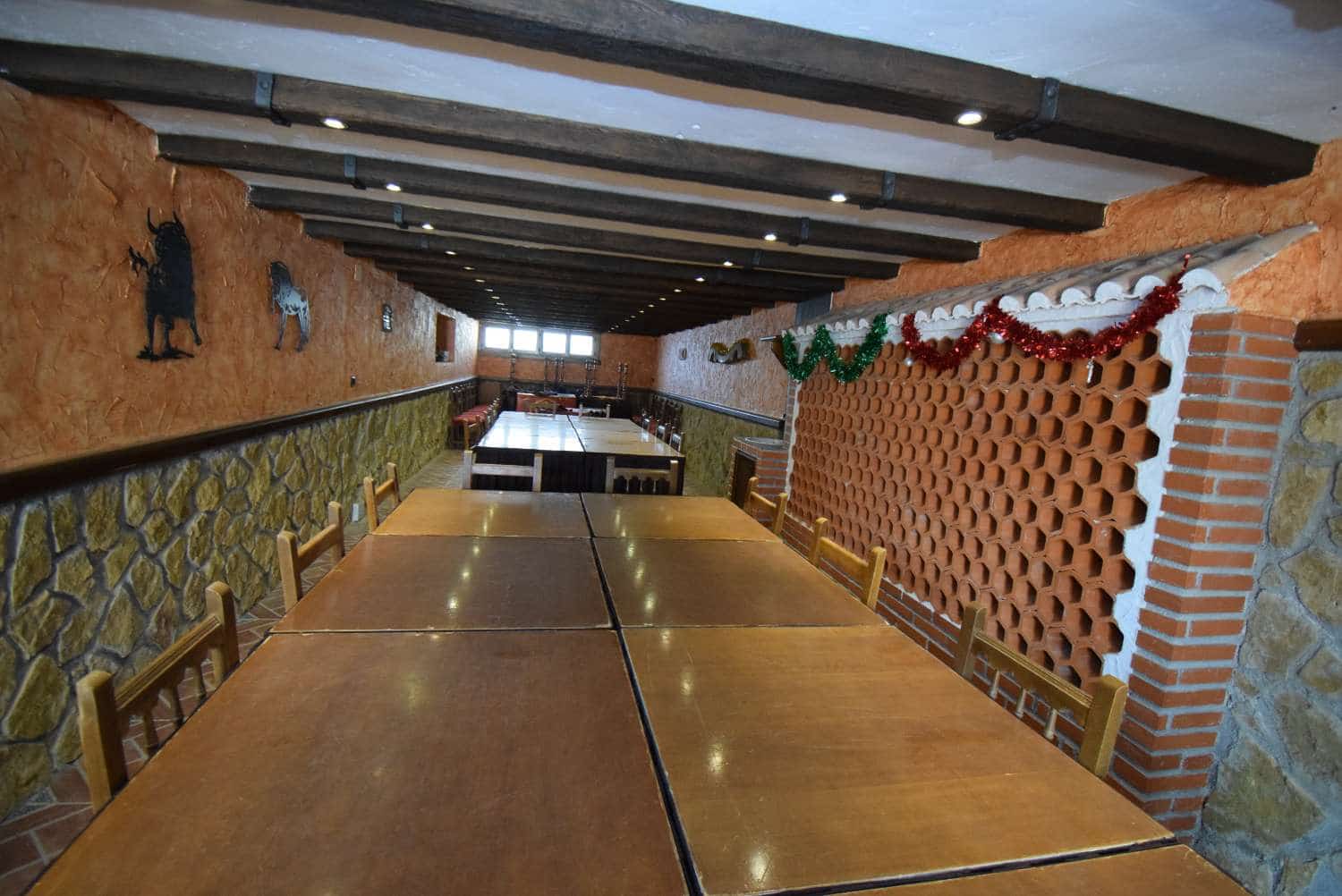 6 soveværelse Finca/Landehus til salg i Montefrio med swimmingpool - € 649.000 (Ref: 7857976)