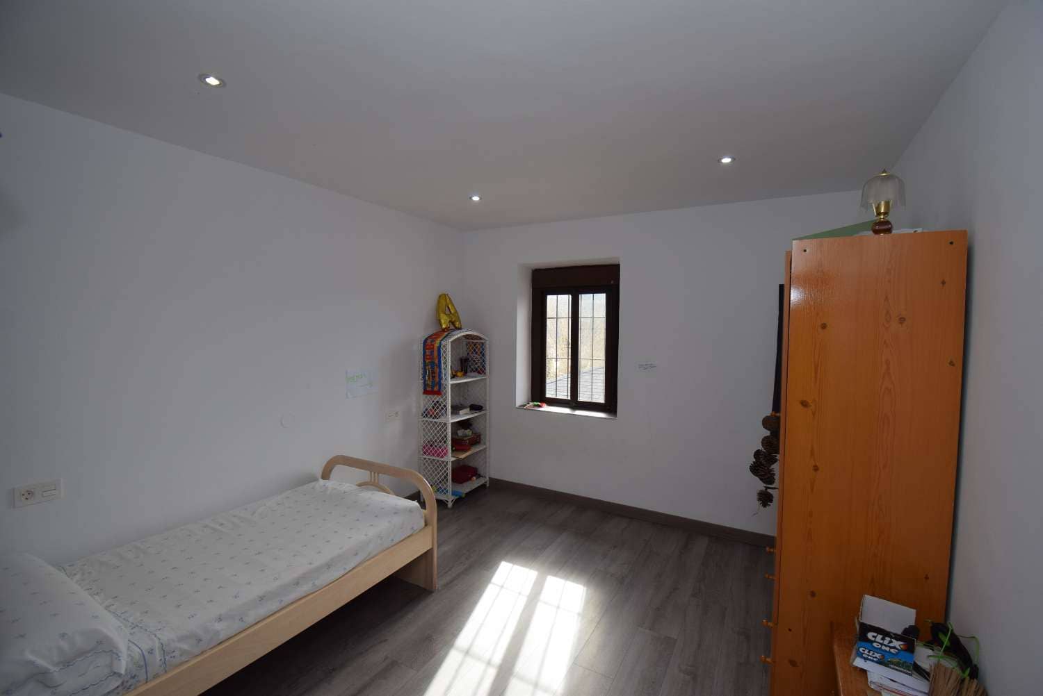 6 soveværelse Finca/Landehus til salg i Montefrio med swimmingpool - € 649.000 (Ref: 7857976)