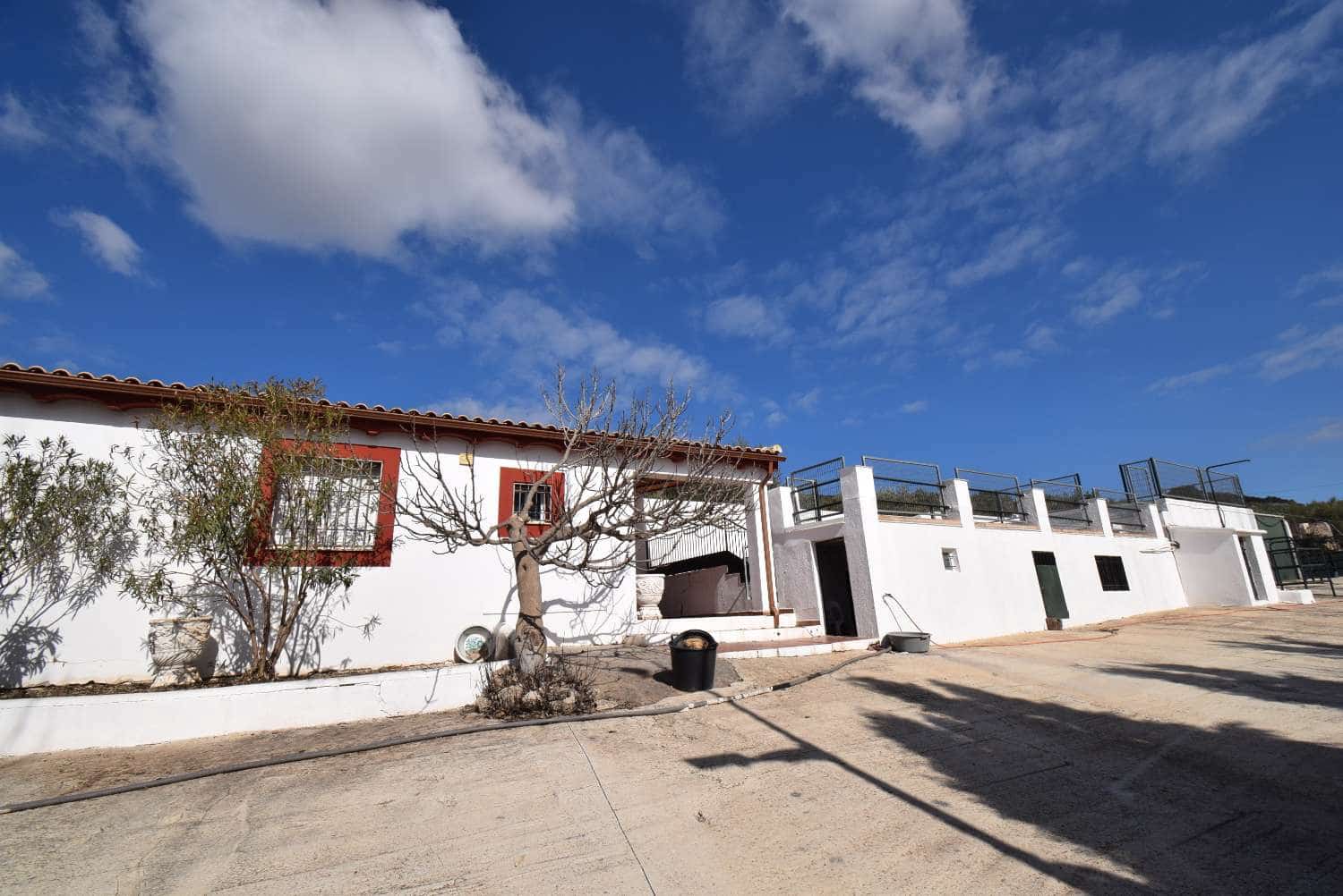 6 soveværelse Finca/Landehus til salg i Montefrio med swimmingpool - € 649.000 (Ref: 7857976)