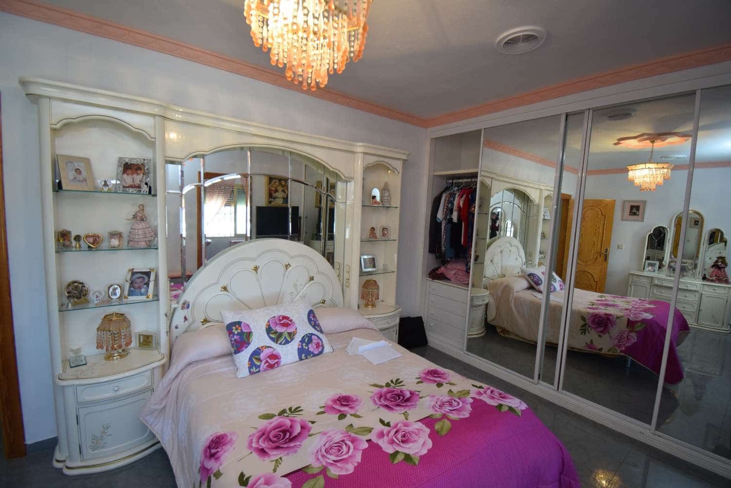 3 soveværelse Finca/Landehus til salg i Loja - € 399.950 (Ref: 8130851)