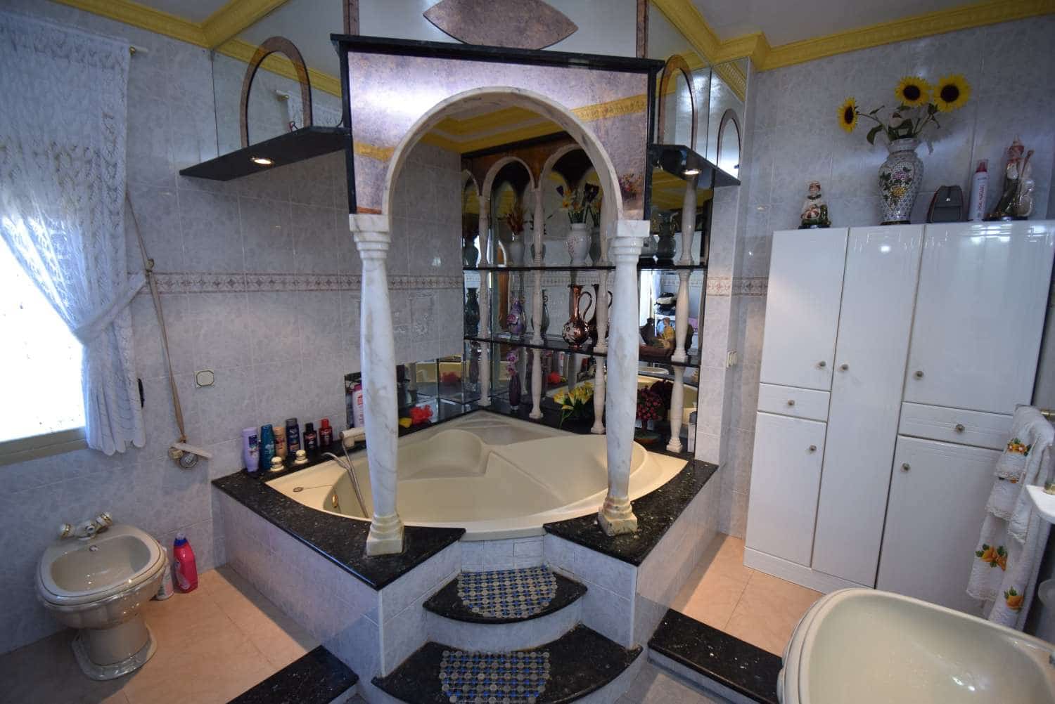 3 soveværelse Finca/Landehus til salg i Loja - € 399.950 (Ref: 8130851)