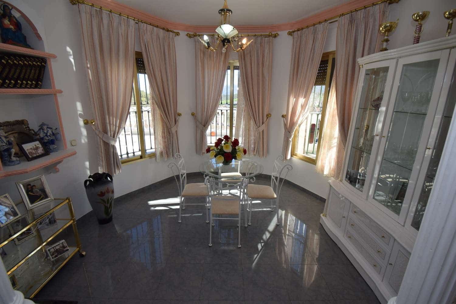 3 soveværelse Finca/Landehus til salg i Loja - € 399.950 (Ref: 8130851)