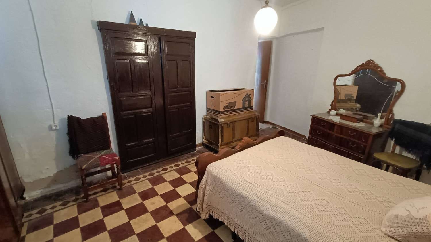 5 soveværelse Byhus til salg i Cacin - € 80.000 (Ref: 8295295)