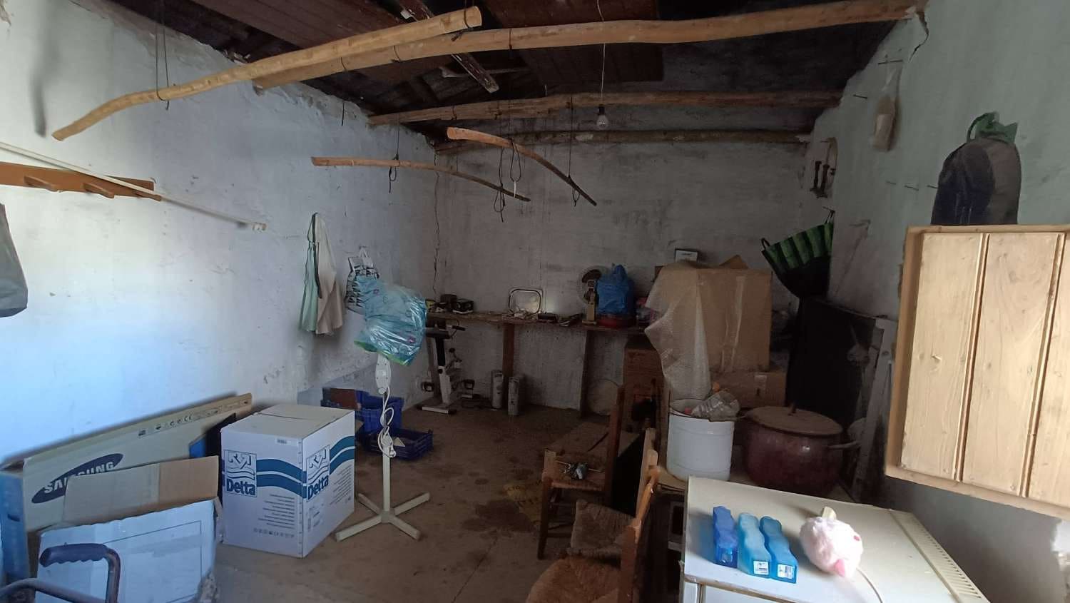 5 soveværelse Byhus til salg i Cacin - € 80.000 (Ref: 8295295)