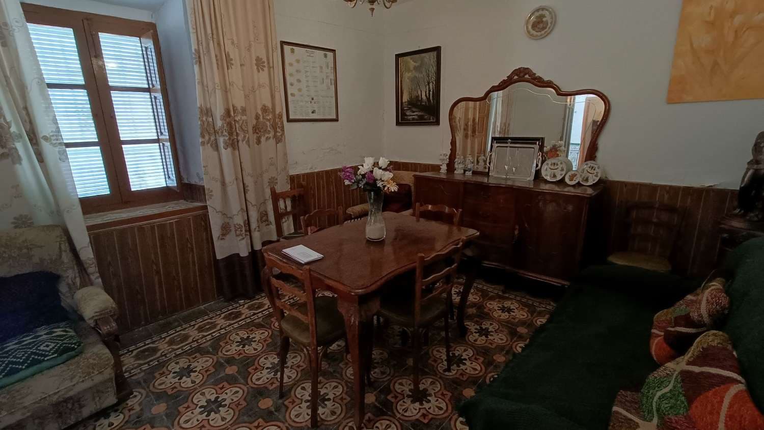 5 soveværelse Byhus til salg i Cacin - € 80.000 (Ref: 8295295)