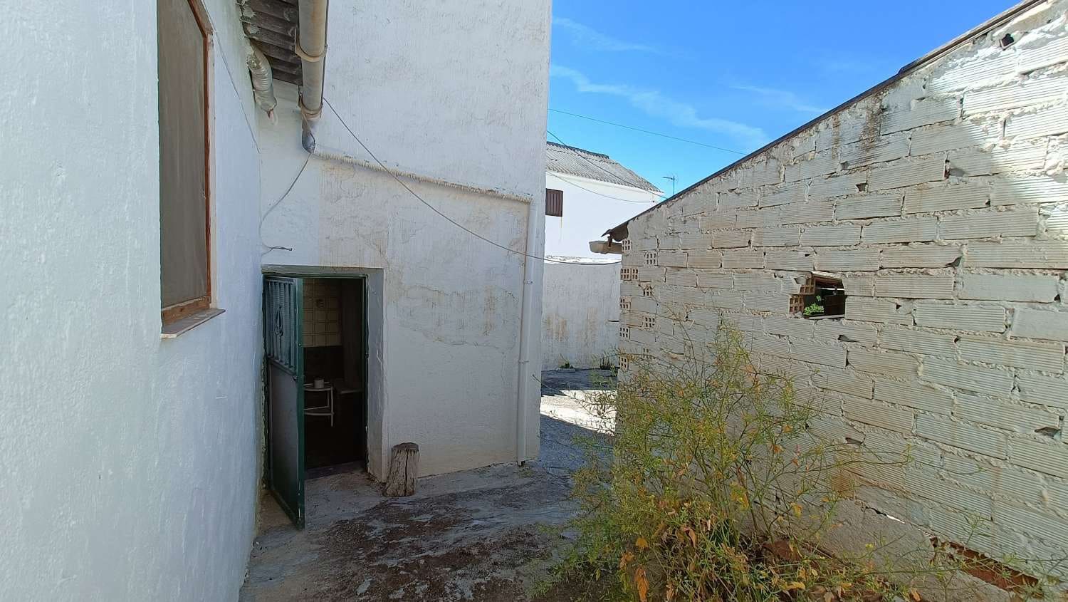 5 soveværelse Byhus til salg i Cacin - € 80.000 (Ref: 8295295)