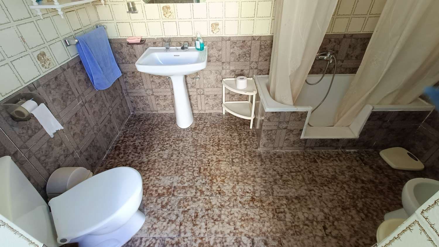 5 soveværelse Byhus til salg i Cacin - € 80.000 (Ref: 8295295)